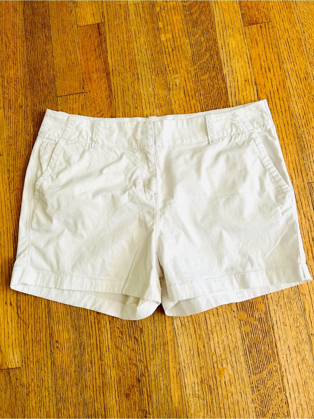 Vineyard Vines Women's White Every Day 3.5 inch Pockets Chino Shorts size 10 EUC